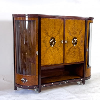 Palais de Luxe: Monumentaler Art Déco Salonschrank mit Perlmutt-Intarsien (ca. 1920)