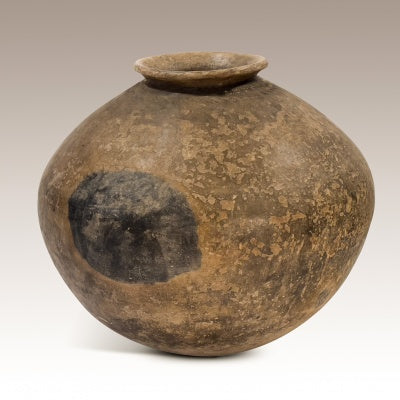 Museale Keramikkunst: Antiker burmesischer Vorratstopf aus organischer Terrakotta (ca. 1900)