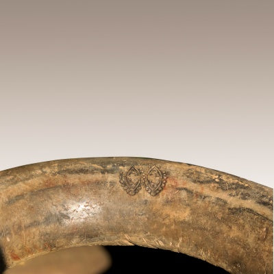 Museale Keramikkunst: Antiker burmesischer Vorratstopf aus organischer Terrakotta (ca. 1900)