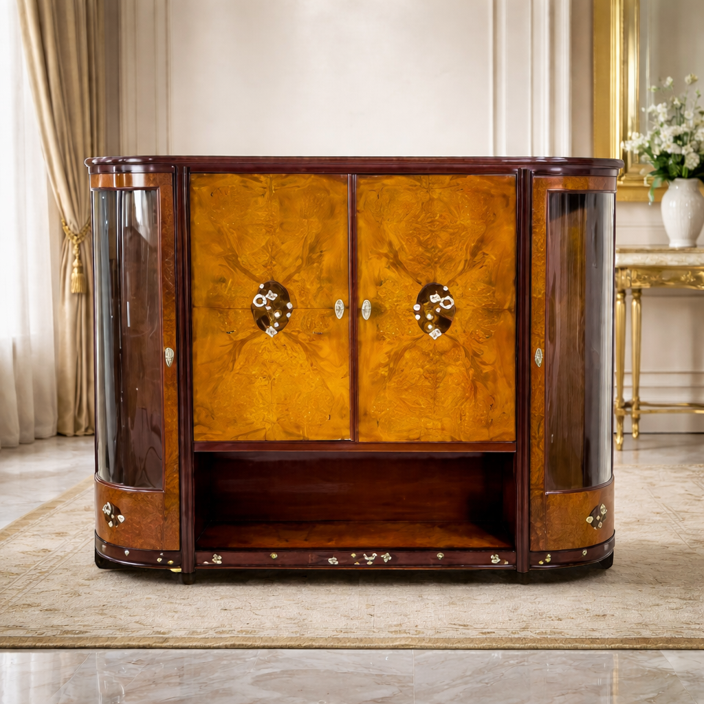 Palais de Luxe: Monumentaler Art Déco Salonschrank mit Perlmutt-Intarsien (ca. 1920)