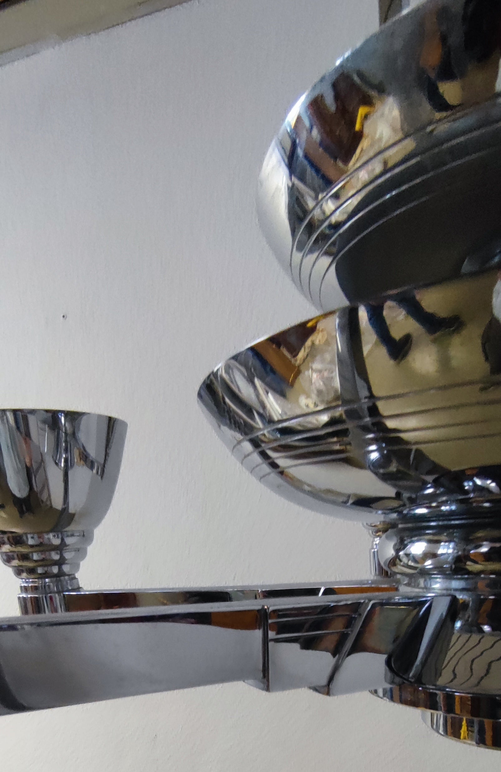 Ikonische Moderne: Großer Art-Déco-Kronleuchter in Nickel (ca. 1930–1935)