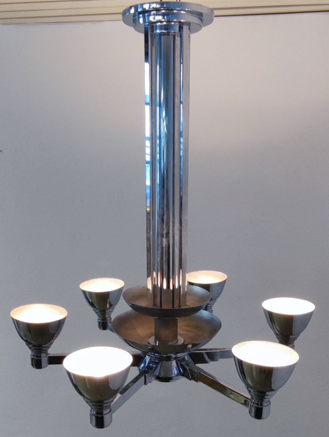 Ikonische Moderne: Großer Art-Déco-Kronleuchter in Nickel (ca. 1930–1935)