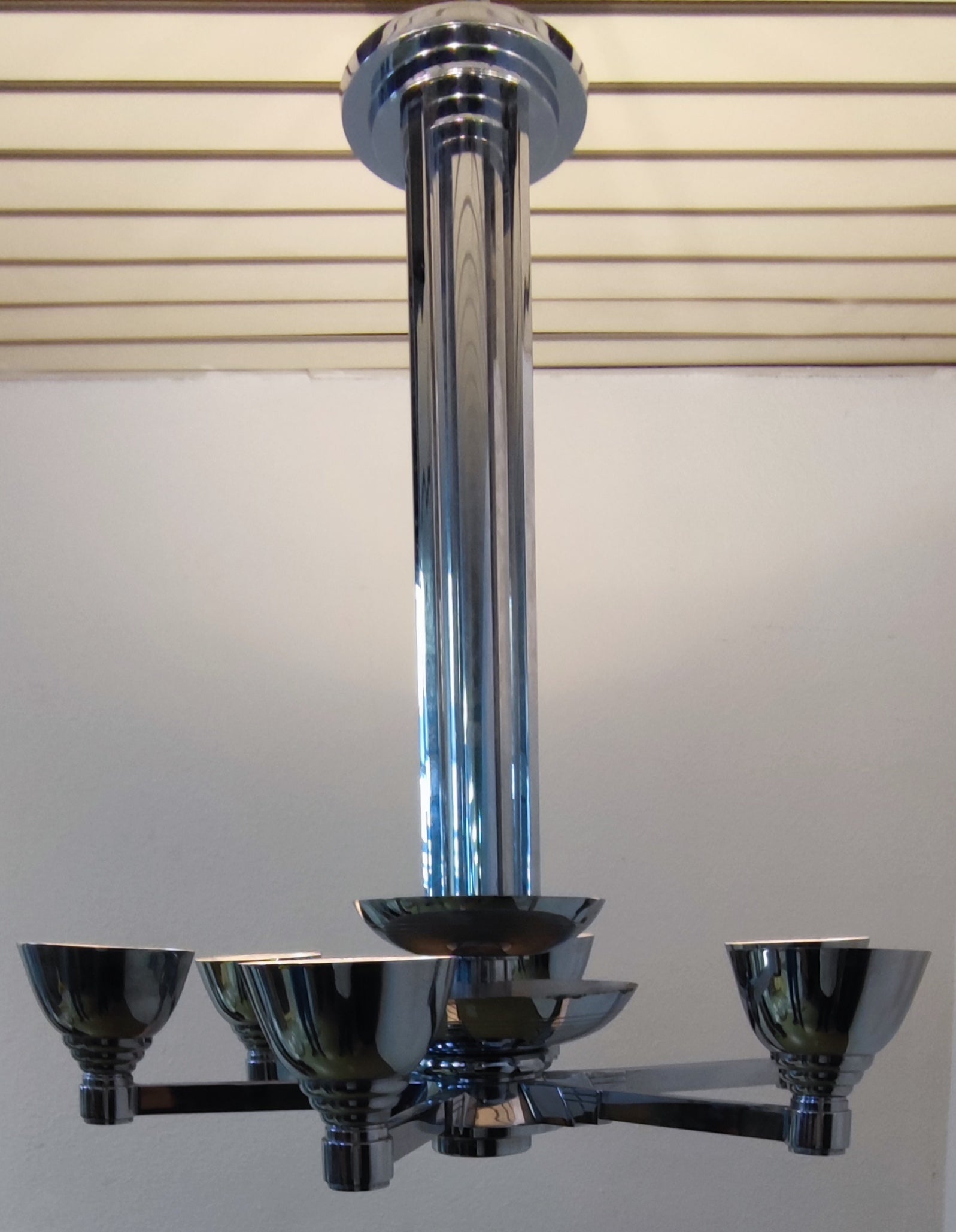Ikonische Moderne: Großer Art-Déco-Kronleuchter in Nickel (ca. 1930–1935)
